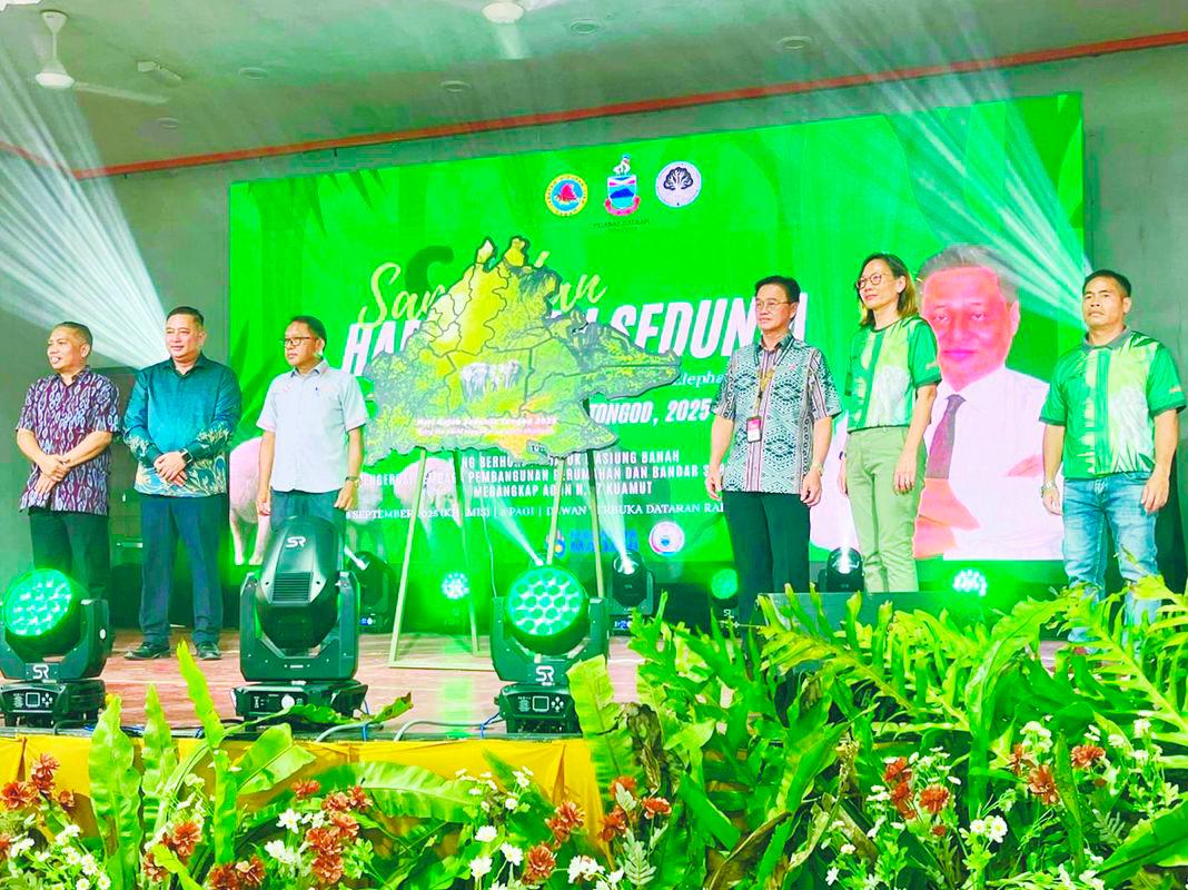 Key partners united for the welfare of Sabah’s unique pachyderms: (from left) Mohd Soffian, Yuesri, Community Development Leader Unit representative Tokyo @ Abdul Hassim Omar, Tongod district head Jusison Saidin, Kiah and Kg Imbak Development and Security Committee chairman Jonis Lintikan.