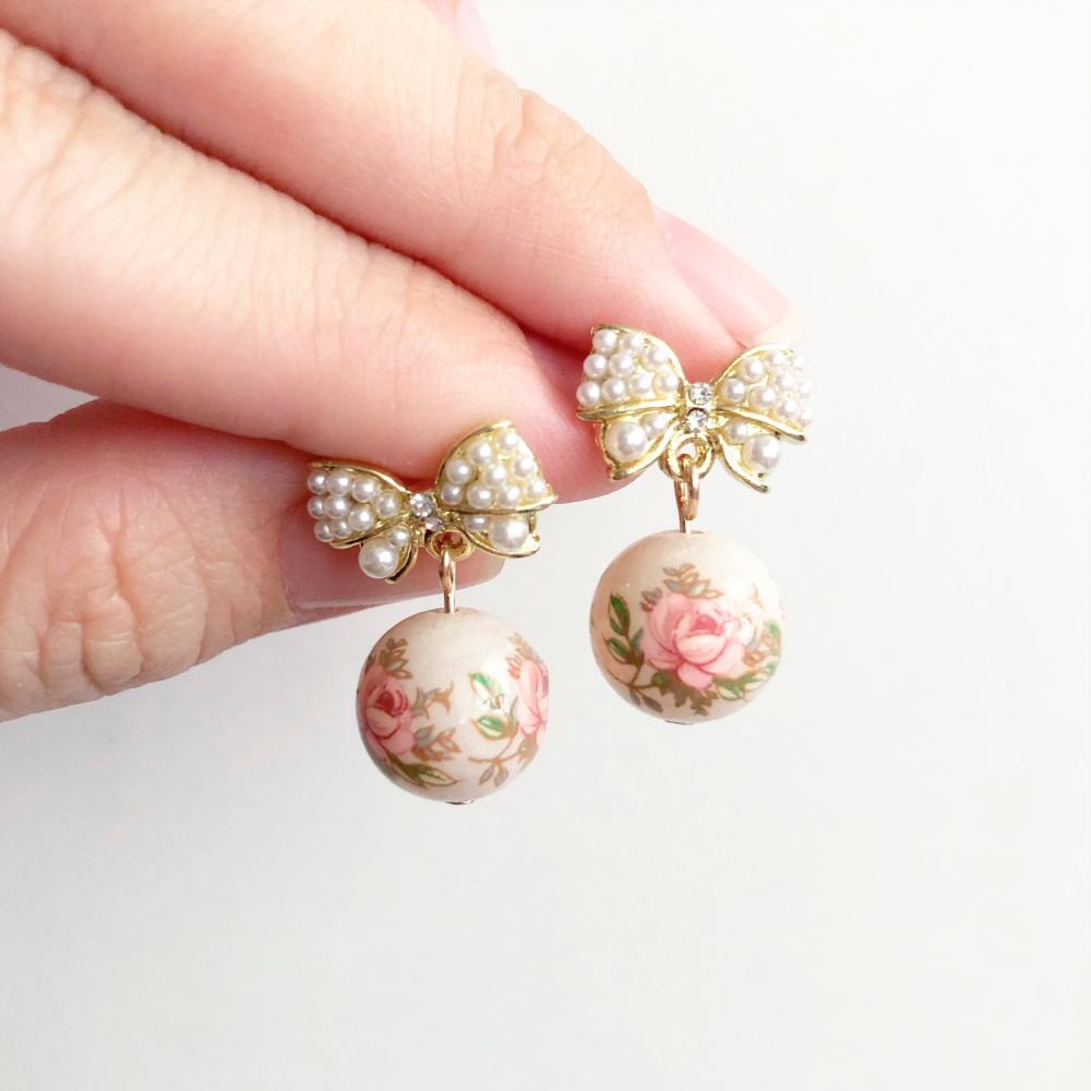 $!A pair of pastel pink rose earrrings in light blush pearls with Japanese tensha beads. – COURTESY OF WENDY GAN