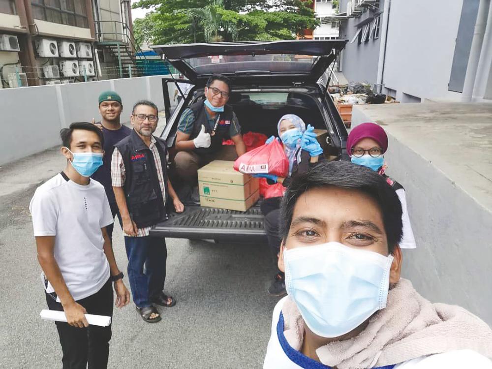 $!Haniff with fellow volunteers at the Malaysia Relief Agency (MRA). – Courtesy of Haniff Hamzah