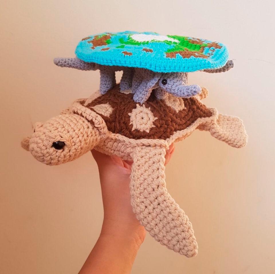 $!A custom ordered crochet of the Great A’Tuin from Terry Pratchett’s Discworld book series. – CRAFTY EMPIRE FACEBOOK