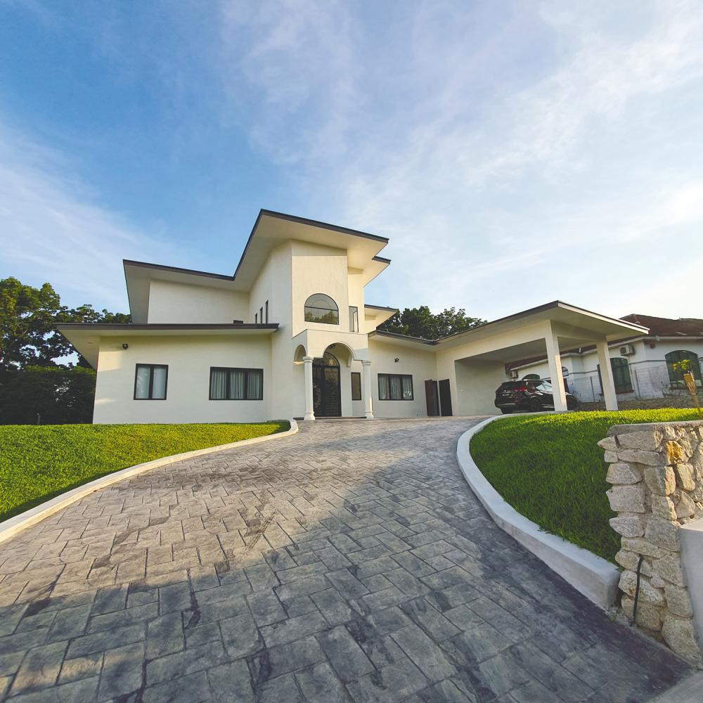 This magnificent house proves that dreams can come true. – ALL IMAGES COURTESY OF SHAARI AND DIYANA LADUE