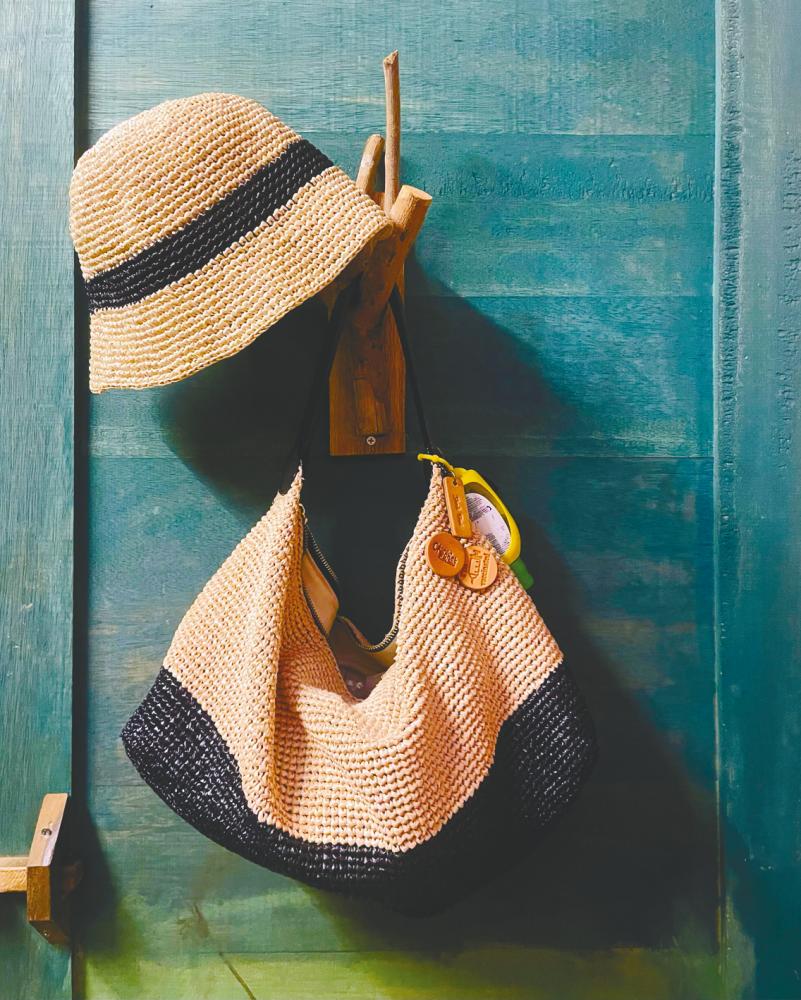Two of Lo’s deisgns, a hobo bag and matching bucket hat. – CROTCHET MY HOBBY $!Two of Lo’s deisgns, a hobo bag and matching bucket hat. – CROTCHET MY HOBBY