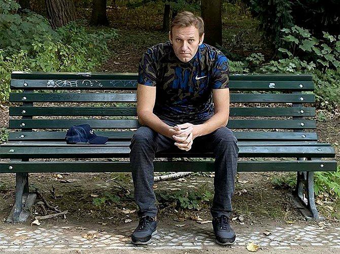 Navalny says Merkel visited him in Berlin hospital
