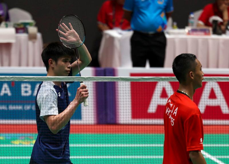 Leong Jun Hao (left) celebrates his win against Philippines’ Jewel Angelo Ablo. He has secured a spot in the semi-finals, together with Malaysia’s other men’s singles shuttler Lee Shun Yang//Bernamapix