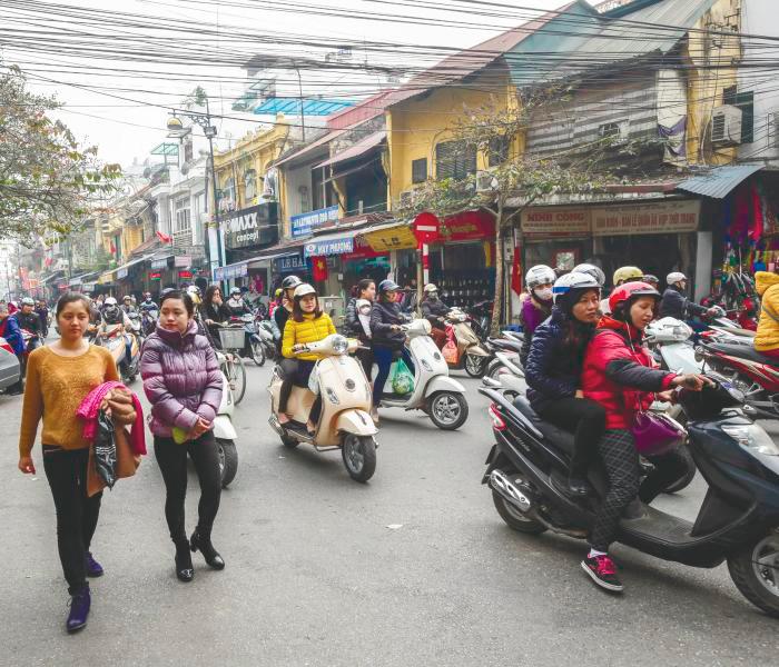 $!Street photography should capture authentic, spontaneous situations. This provides us technical leeway, and imperfection can improve a photo. – 123RF