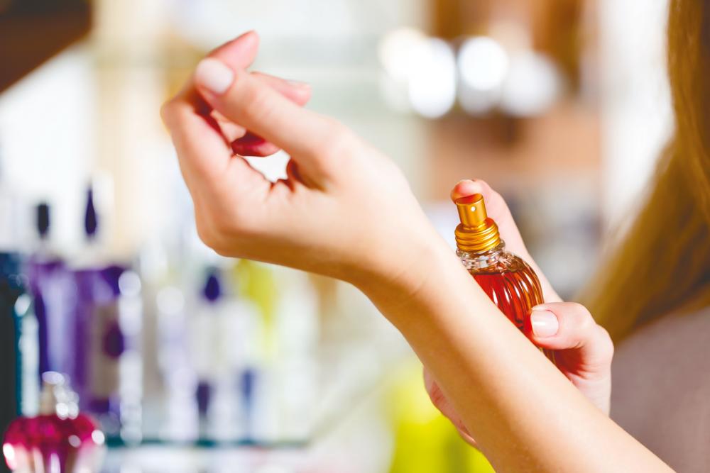 Apply perfume onto pulse points like the insides of your wrists. – 123rf