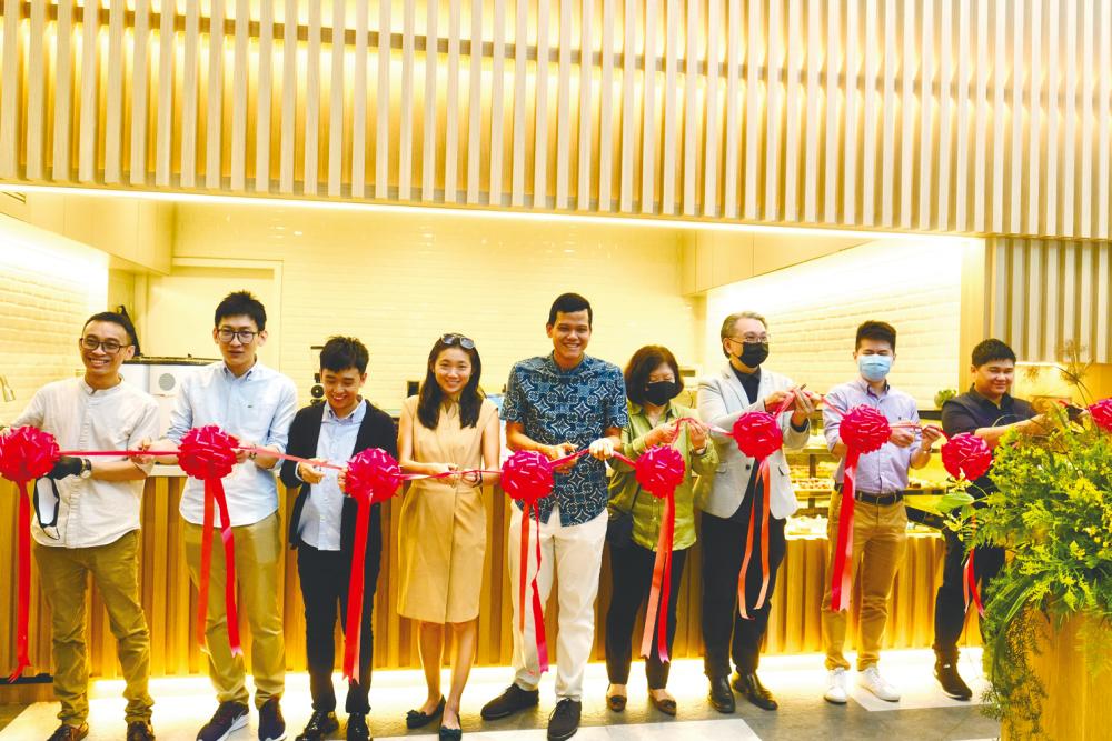 See Cafe’s grand launch ... (from far left) David Leong Weng Wai, Edwin Wang, Jihn Cheng, Rachel Lau, Raja Hamzah Managing Partners of RHL Ventures, Chok Kwee of Intres Capital and Daniel Liew, Founder of Barista Guild Asia. – SEE CAFE