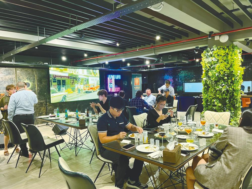 Luen Heng’s Mid Autumn Festival Media Appreciation Night.