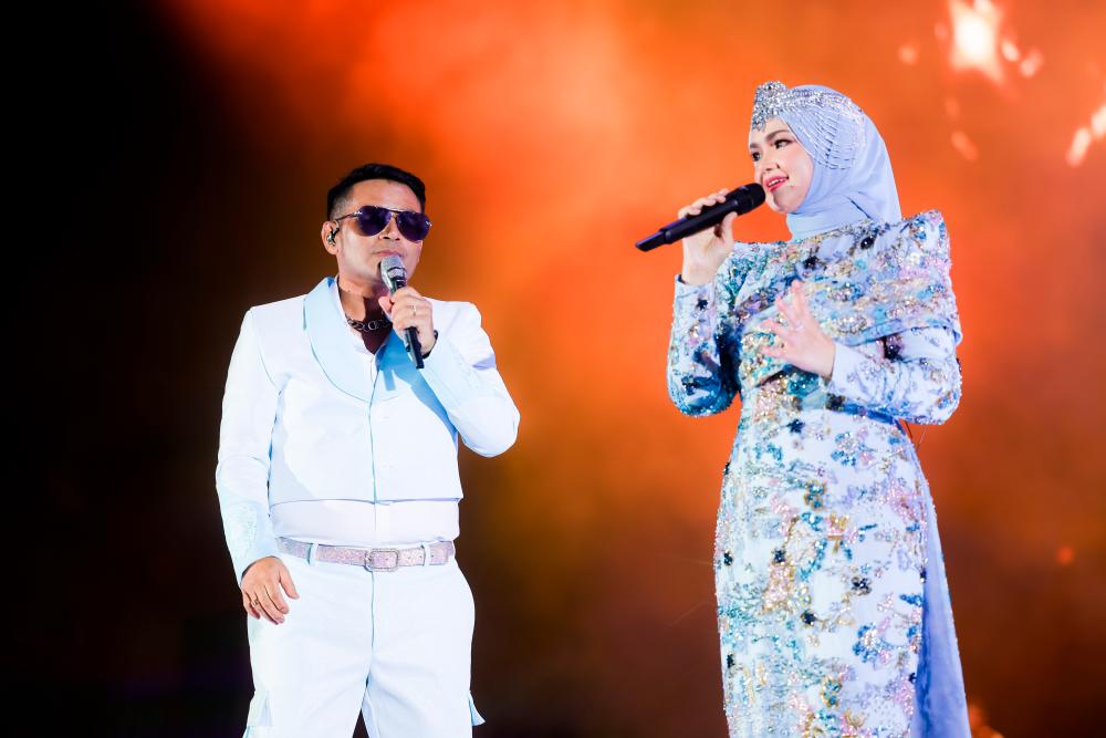 $!Performing to a crowd of 24,000, Judika and Siti delivered stunning duets and solo performances that transcended borders.