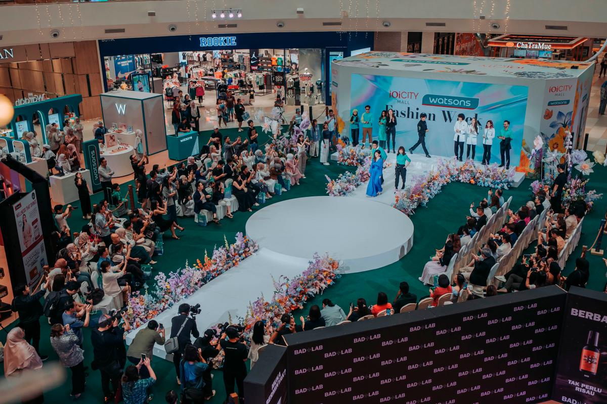 The fashion showcase draws a packed crowd with celebrity appearances and engaging brand experiences. $!The fashion showcase draws a packed crowd with celebrity appearances and engaging brand experiences.