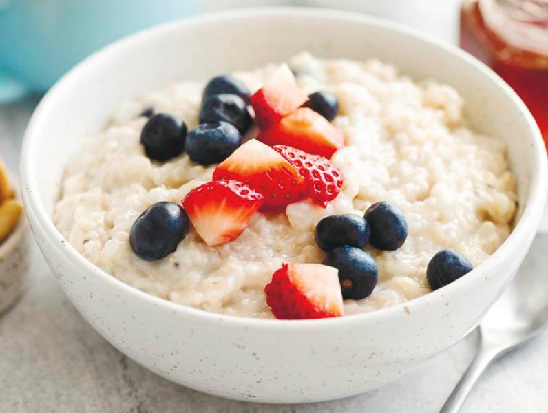 $!Reaching for oatmeal after a night of heavy drinking may help with hangover. –123RF