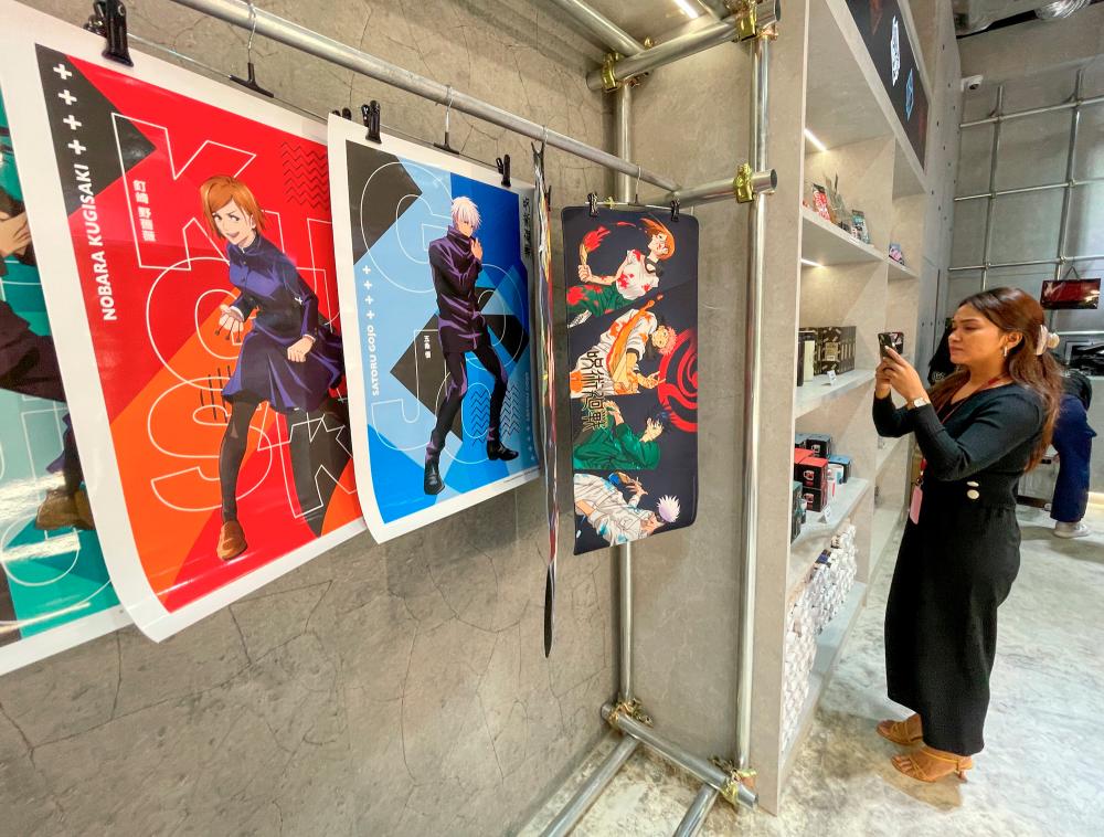 The largest Jujutsu Kaisen merchandise store in Malaysia, with T-shirts, collectable cards, character acrylic stands, table mats and more. $!The largest Jujutsu Kaisen merchandise store in Malaysia, with T-shirts, collectable cards, character acrylic stands, table mats and more.