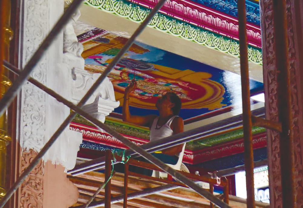 $!One of Radhakrishnan’s painters working on the temple ceiling.