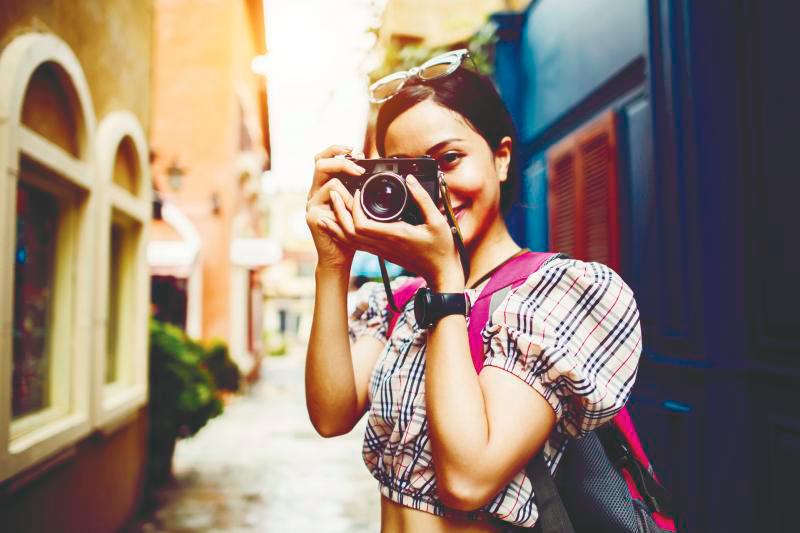 Both camera types can take high-quality images because they have similar sensors and processors. – SLEEKLENS.COM