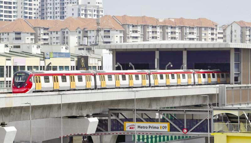 Despite the opening of the MRT Kajang and Putrajaya Lines, traffic congection is at dismal levels. – BERNAMAPIC