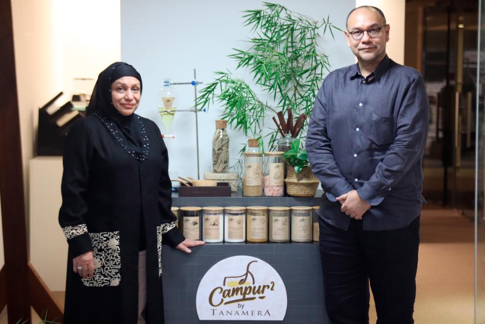 Faridah Ahmad Fadzil (left) and Mohamad Faisal Ahmad Fadzil are the founders of Tanamera. – TANAMERA $!Faridah Ahmad Fadzil (left) and Mohamad Faisal Ahmad Fadzil are the founders of Tanamera. – TANAMERA