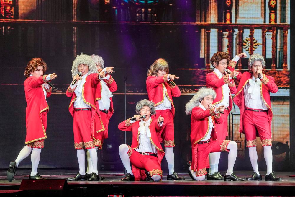 This is the band’s ninth world tour as a nine-member group. $!This is the band’s ninth world tour as a nine-member group.