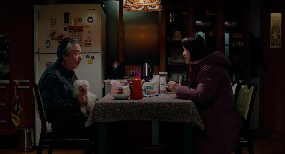 Hong Huifang shares great chemistry with Jung Dong-hwan as Jung Su. – GSC Movies / Giraffe Pictures