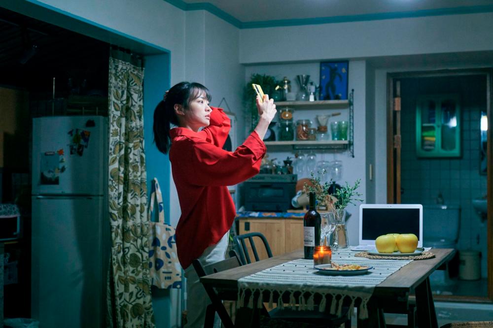Chun Woo Hee portrays the role of Na-mi, an ordinary girl who suddenly becomes a victim of a stalker. – INSTAGRAM/@NETFLIXKR $!Chun Woo Hee portrays the role of Na-mi, an ordinary girl who suddenly becomes a victim of a stalker. – INSTAGRAM/@NETFLIXKR