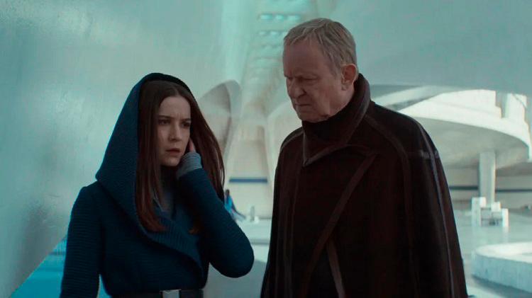 Elizabeth Dulau’s Kleya Marki (left) and Skarsgard’s Luthen have more screentime in the second season. $!Elizabeth Dulau’s Kleya Marki (left) and Skarsgard’s Luthen have more screentime in the second season.
