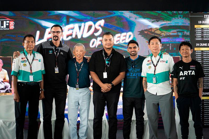 $!The legends of speed gather on stage to share their insights and experiences from the automotive world.