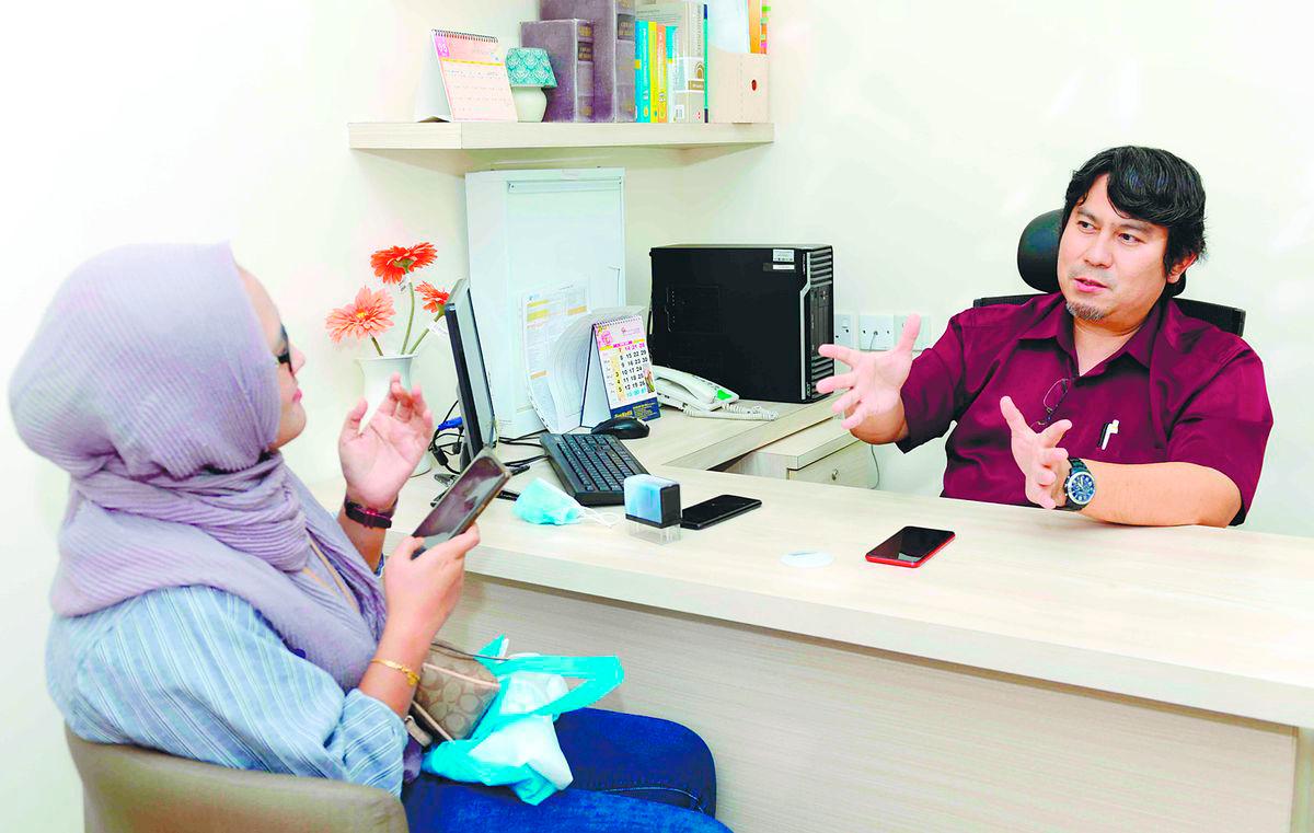 An office needs a professional counselling unit, staffed by real therapists who can listen before stress swallows your employees whole. – BERNAMAPIC
