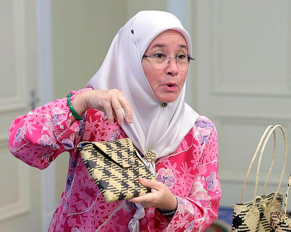 Raja Permaisuri Agong Tunku Hajah Azizah Aminah Maimunah Iskandariah–Bernamapix