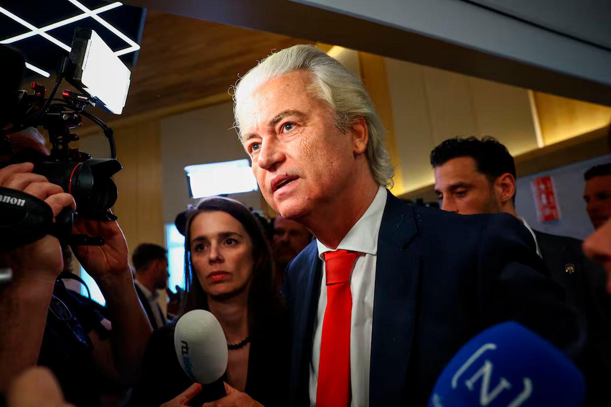 Dutch far-right leader Geert Wilders speaks to the media following his decision to leave the governing coalition, in The Hague, Netherlands, June 3, 2025. REUTERS/Piroschka van de Wouw