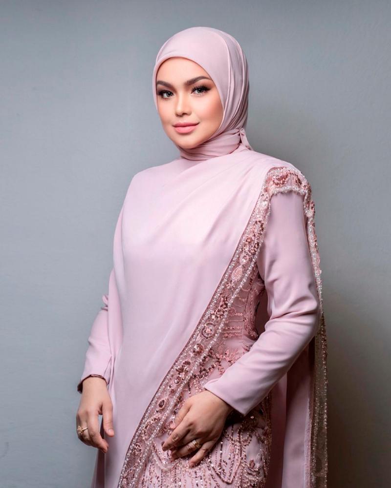 $!Siti Nurhaliza holds the record for the largest concert audience at Stadium Bukit Jalil. – INSTAGRAM/@CTDK