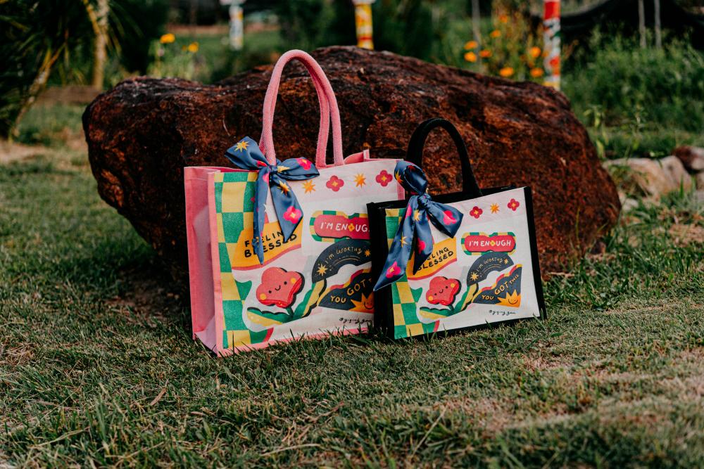 $!The super adorable jute bag featuring Gan’s designs. – GAN YI QING