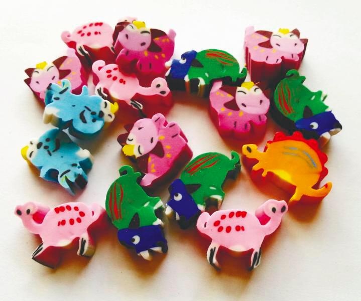 $!Various sizes of erasers to do battle with. – 123RF