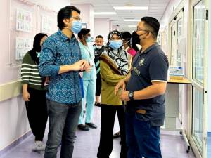 PM Anwar shows compassion, extends aid to injured boy Khairul Hanafi