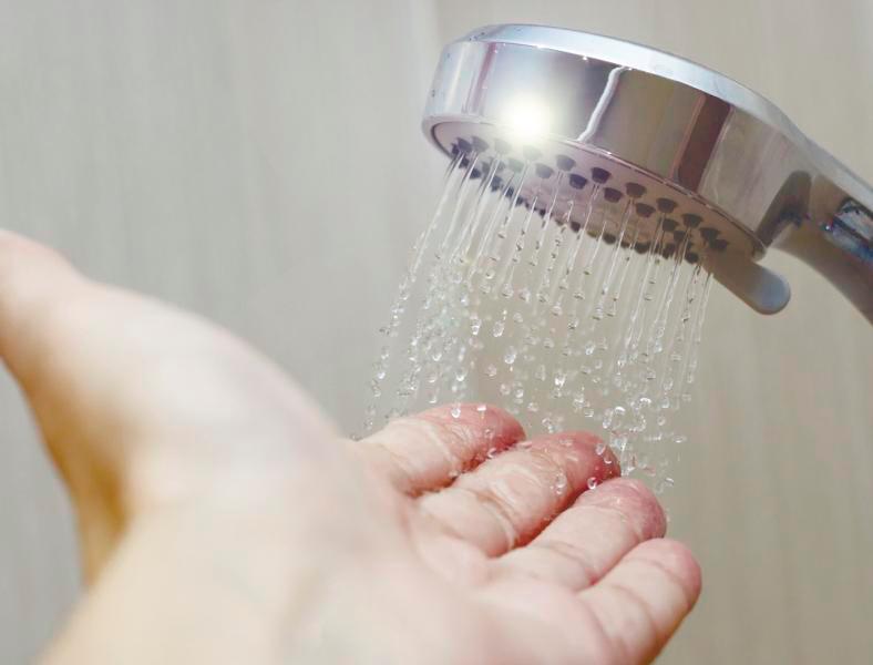 Cold showers improve circulation and reduce inflammation. – ALL PIX VIA 123RF