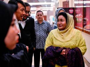 1MDB gagal perinci pembelian barangan didakwa guna dana RM1.6 bilion – Rosmah