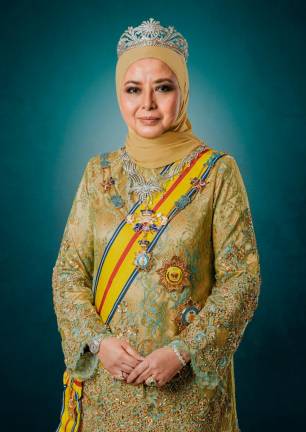 - Kebawah Duli Yang Maha Mulia Seri Paduka Baginda Raja Permaisuri Agong Raja Zarith Sofiah - BERNAMA