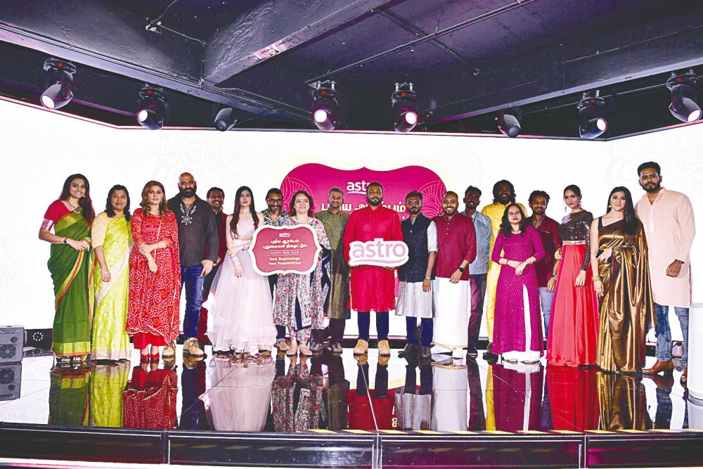 Prem Anand (in red holding the Astro sign) along with the cast and crew of telemovies Maya, Nigoodam, Ik Parivaar, Shantanand Festival of Arts and Singappeney, which will premiere on April 14. – ASTRO