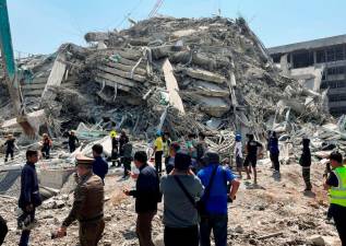 43 trapped as Bangkok skyscraper collapses after quake