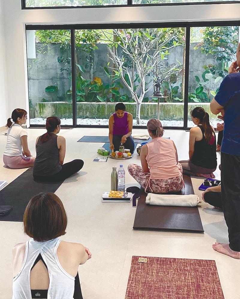 $!Shilpa Ghatalia teaching yoga courses in the newly transformed Yogshakti. – ALL PIX BY YOGASHAKTI
