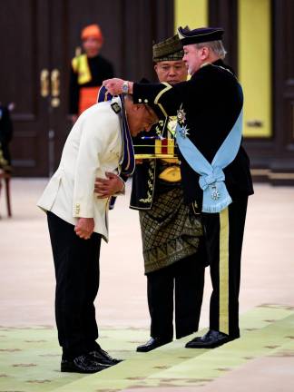 Yang di-Pertuan Agong Sultan Ibrahim mengurniakan Darjah Panglima Mangku Negara (PMN) yang membawa gelaran Tan Sri kepada Peguam Negara Tan Sri Mohd Dusuki Mokhtar pada Istiadat Menghadap dan Istiadat Pengurniaan Darjah Kebesaran, Bintang dan Pingat Persekutuan 2025 bersempena Ulang Tahun Hari Keputeraan Rasmi Yang di-Pertuan Agong Sultan Ibrahim di Istana Negara. - BERNAMApix