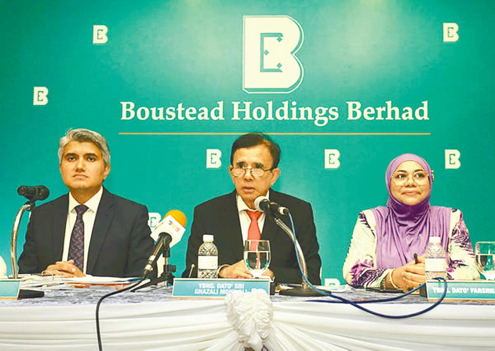 Ghazali (centre) speaking during a press conference, flanked by COO/group finance director Fahmy Ismail (left) and Pharmaniaga Bhd managing director Datuk Farshila Emran. – Masry Che Ani/theSUN