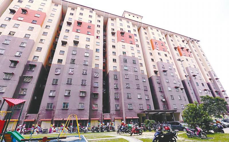 Many of the People’s Housing areas have become unsuitable for living due to inadequate maintenance and poor waste management.
