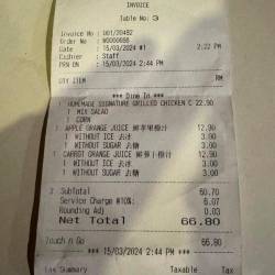 Customer surprised after restaurant charges him RM6 to remove ice and sugar from his fruit juice
