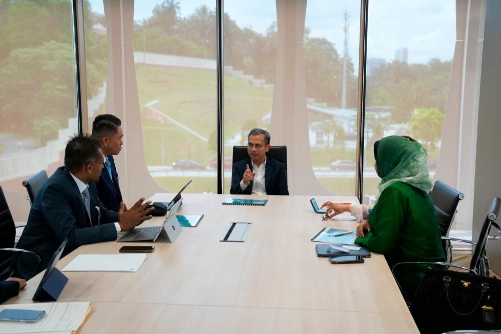 Fahmi (center), in a Facebook post, after receiving a courtesy call from the Petronas Corporate Communications Department and the Petronas Digital Department at his office today. Pix credit: Facebook/Fahmi Fadzil