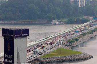 Johor Causeway jam: Govt to expand use of QR codes for car users this year – DPM Fadillah