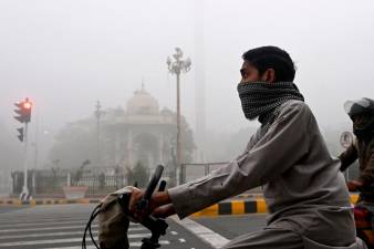Pakistan, India declare health emergencies as toxic smog spreads