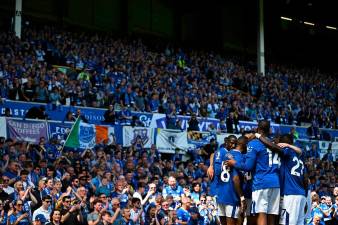 Everton beat Southampton in emotional farewell to Goodison