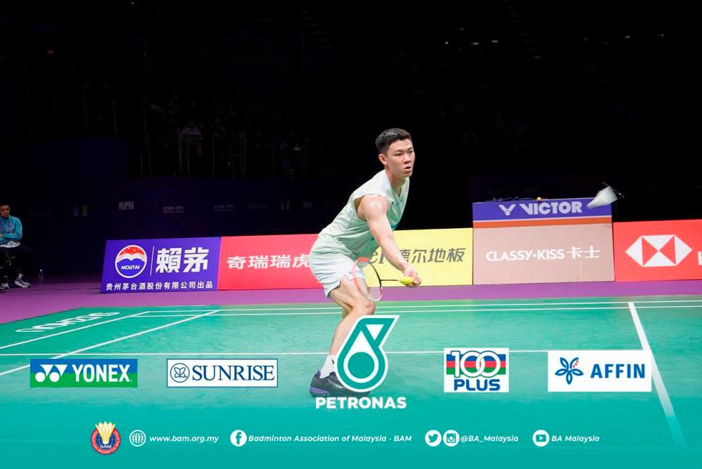 Lee Zii Jia continued the momentum of the country’s success by overpowering world’s number five Chou Tien Chen 21-14, 23-21 in an intense encounter that lasted 52 minutes. Pix credit: Facebook/BAM