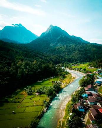 Kampung Tambatuon, Sabah. Gambar dari Tourim Malaysia/ Facebook.