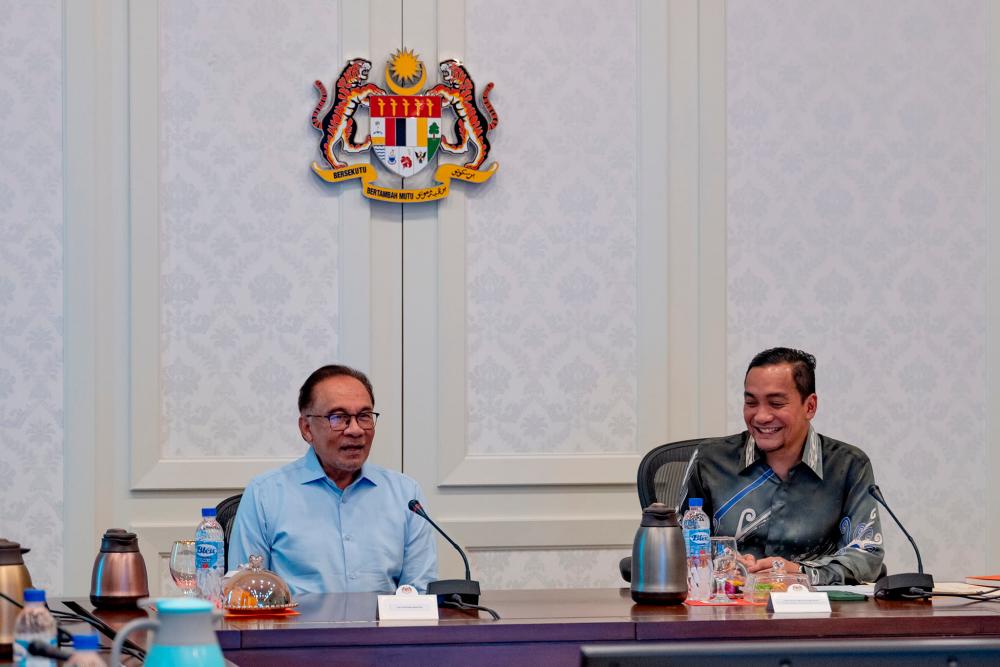 Prime Minister said that he received a courtesy call from Johor Menteri Besar Datuk Onn Hafiz Ghazi yesterday to discuss several issues pertaining to governance and allocations for Johor’s development and economy. Pix credit: Facebook/Anwar Ibrahim