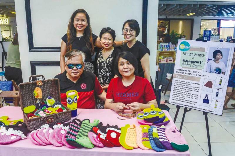 (Front left) Eee and Pang together with friends (back row from left) Goh, Chen and Lim.